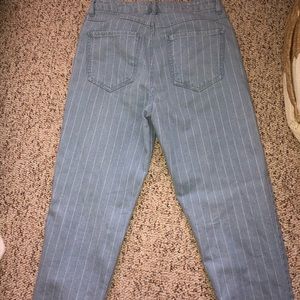 BLUE MOM JEANS WITH WHITE STRIPES